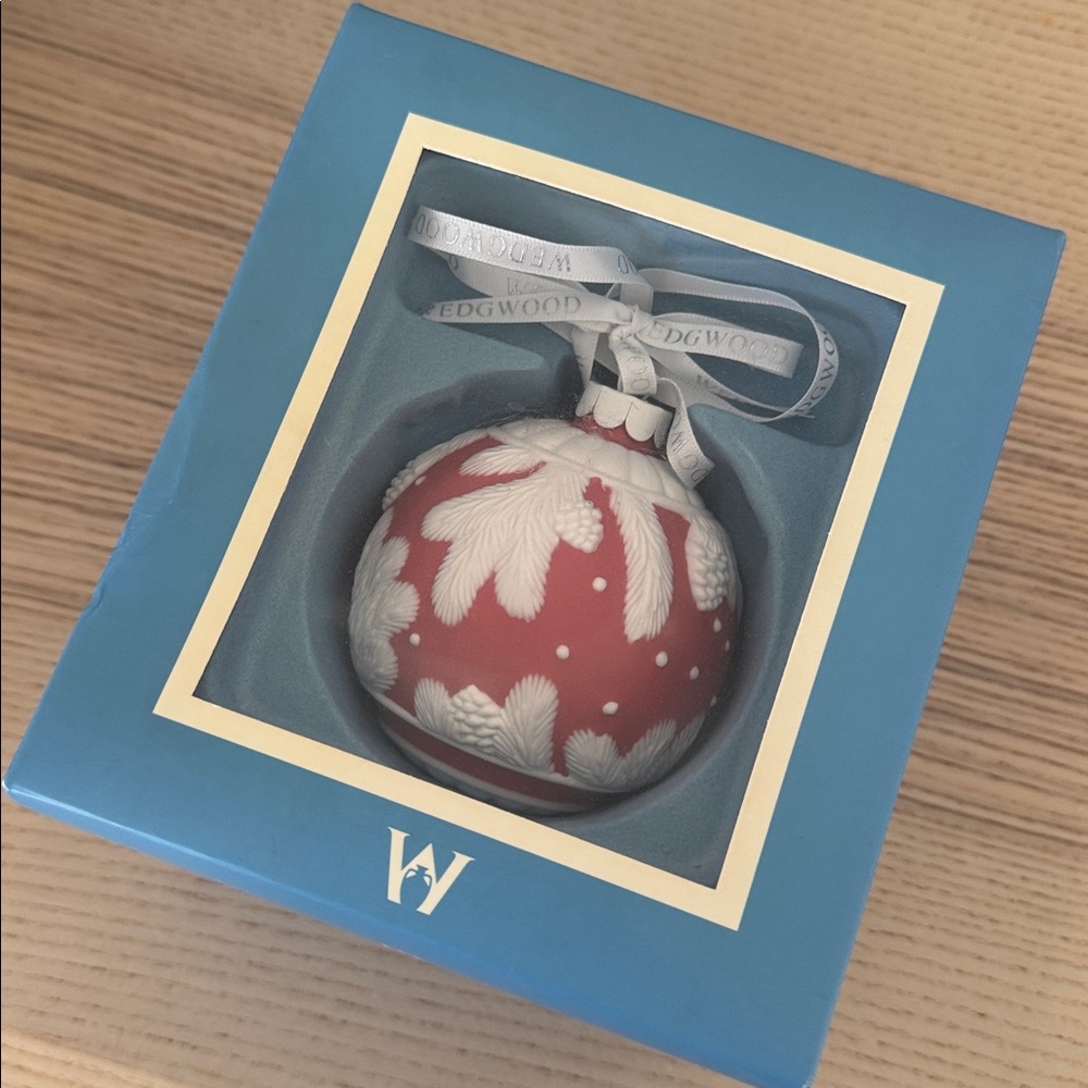 Wedgwood Festive Ornament NEW